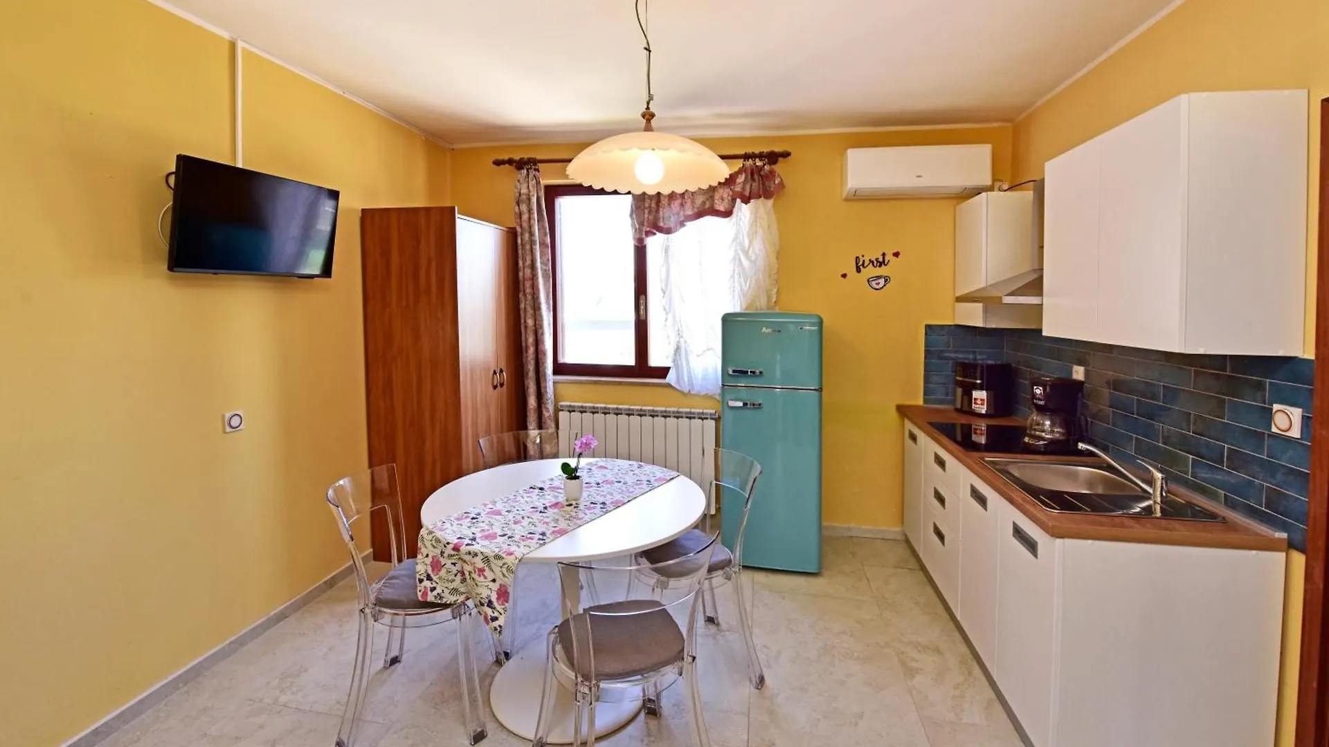Apartamento Charming Tulip On The Sea Funtana 0*,